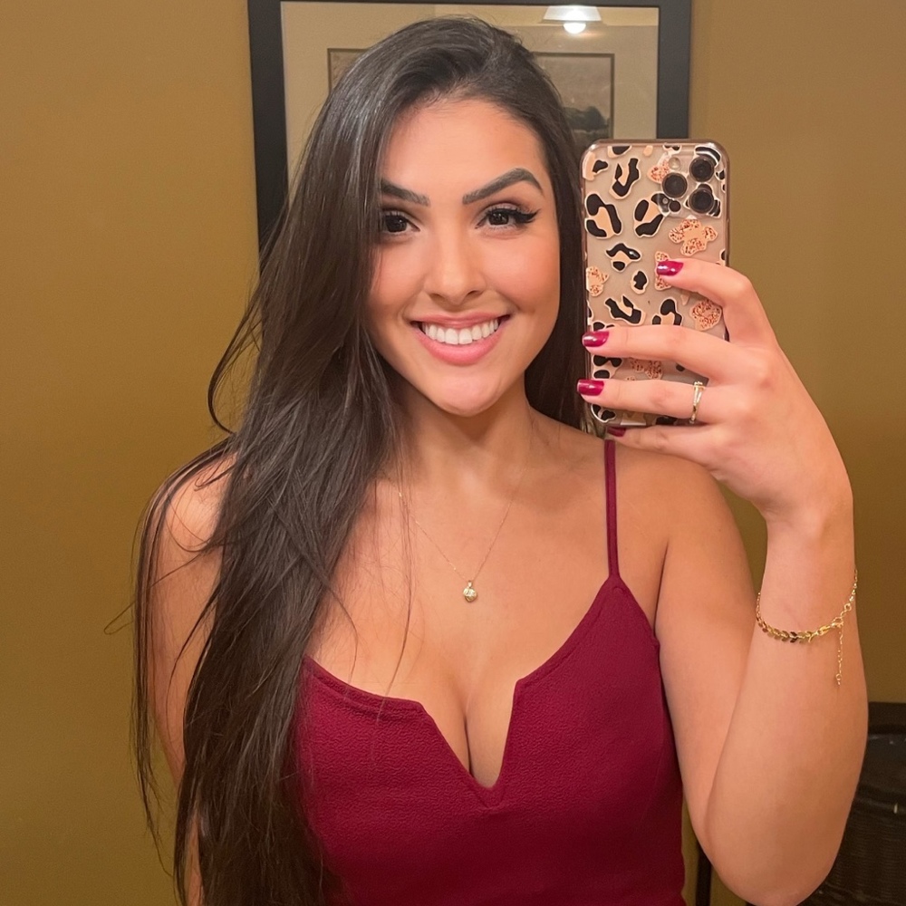 Meet your Posher, Leticia